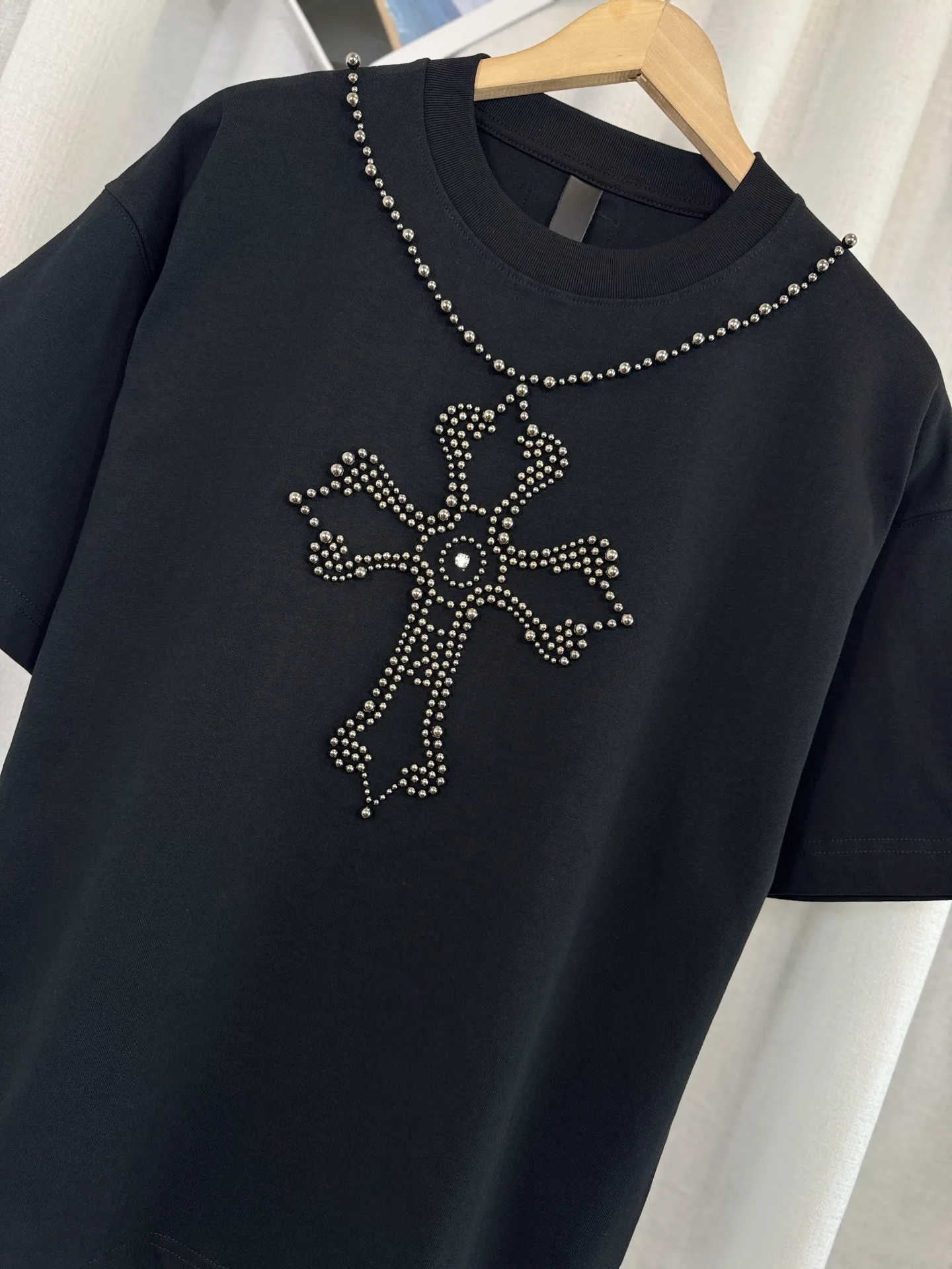 P210 ch high version Chrome Hearts 2025 spring and summer new horseshoe cross printed pearl compass short-sleeved T-shirt, fabric: 26 double yarns, 320 grams weight, pearl necklace Printing process: pearl necklace Color: black white Size: S M L XL Style number: 5168